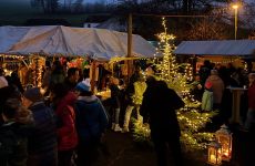 Impression 1 - Weihnachtsmarkt bei der Kirche Wattenwil